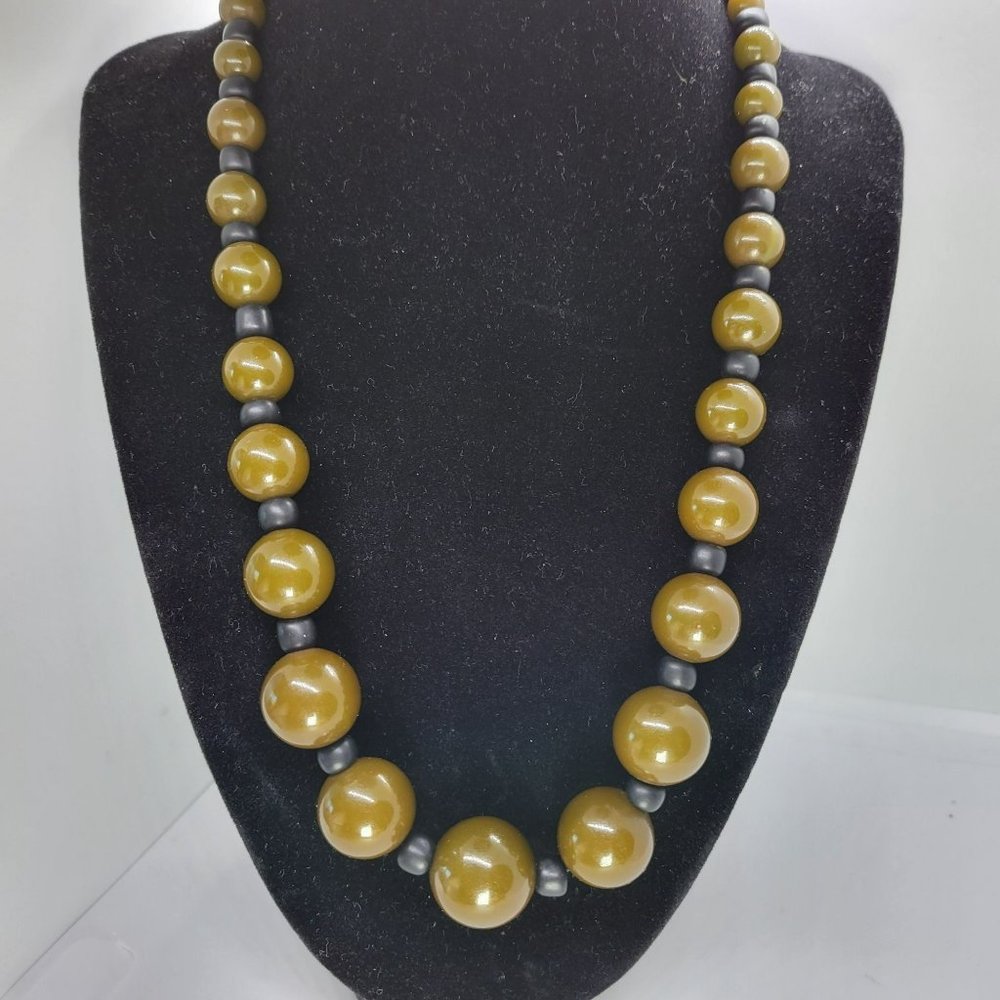Vintage Dark Green Bakelite Graduated Beads with Wood Bead Spacers 20"